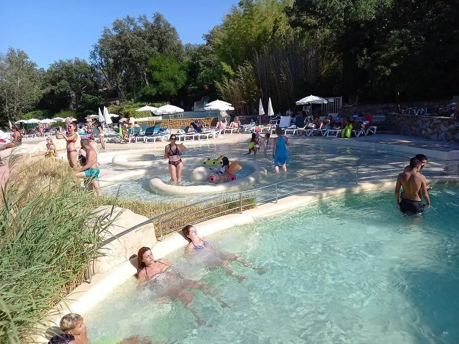 Charmant Résidence: Tranquil Oasis in Saint-Tropez Gulf Grimaud