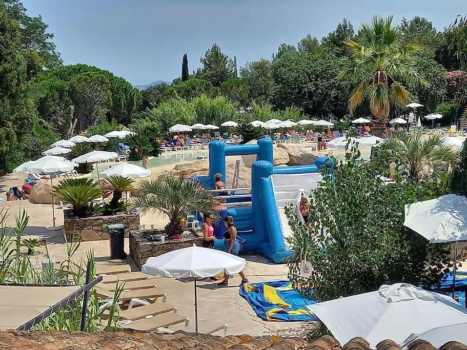 Charmant Résidence: Tranquil Oasis in Saint-Tropez Gulf Grimaud