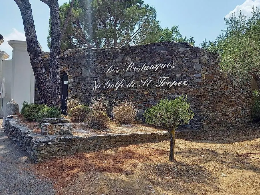 Charmant Résidence: Tranquil Oasis in Saint-Tropez Gulf Grimaud