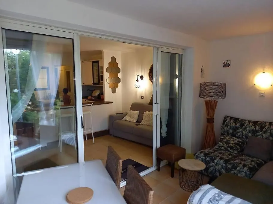 Apartment Charmant Résidence: Tranquil Oasis in Saint-Tropez Gulf Grimaud