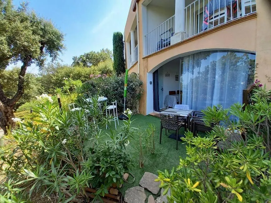 Charmant T2 De 34M2 En Residence De Standing A Grimaud - Piscines - Jardinet - Plein Coeur Du Golfe De St Tropez- Pleine Nature 0*,  Γαλλία