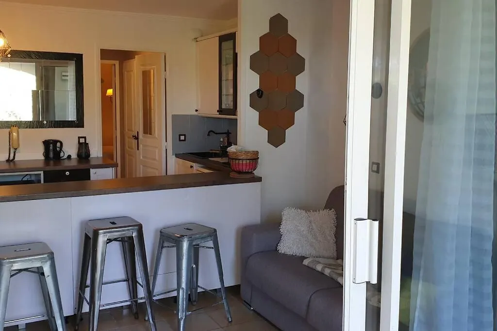Charmant T2 De 34M2 En Residence De Standing A Grimaud - Piscines - Jardinet - Plein Coeur Du Golfe De St Tropez- Pleine Nature 0*,  Γαλλία